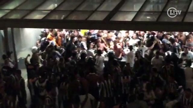 Mar de torcedores atleticanos invade bilheteria do Mineirão