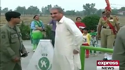 Shah Mehmood Qureshi of PTI crosses Wagah Border Without Visa