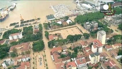 Скачать видео: فيضانات عارمة تجتاح إيطاليا