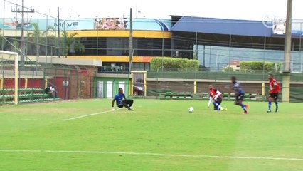 Télécharger la video: Nova opção de Joel brilha e marca duas vezes no treino do Vasco