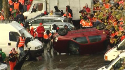 Tải video: Voitures renversées, canons à eaux et gaz lacrymogènes lors de manifestations monstres à Bruxelles