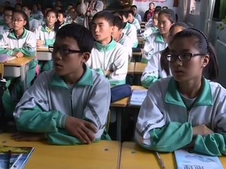 بالفيديو- معلم يرسم خريطة العالم من ذاكرته في 4 دقائق