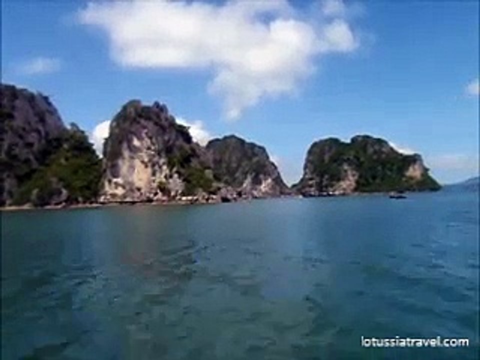 Travel Bai Tu Long Bay