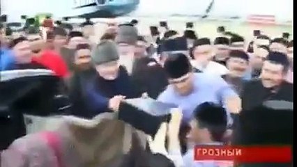 حضرت محمد ﷺ کا پیالہ لندن کے میوزیم سے چیچنیا منتقل کرنےکے موقع پر شاندار استقبال کے مناظر