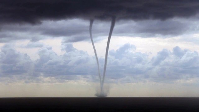 Trombes marines filmées à Diano Marina (Italie)