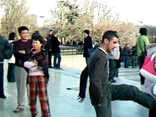 Momo Tour Eiffel Jonglage Fevrier 2007-P