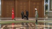 Erdoğan, İki Ülkenin Yerdeki Bayrağını Alarak Cebine Koydu