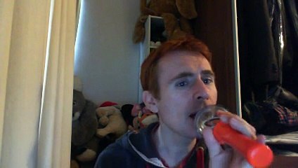 Wiwi égratigne "rakkauden aamu" de Juhani Markola