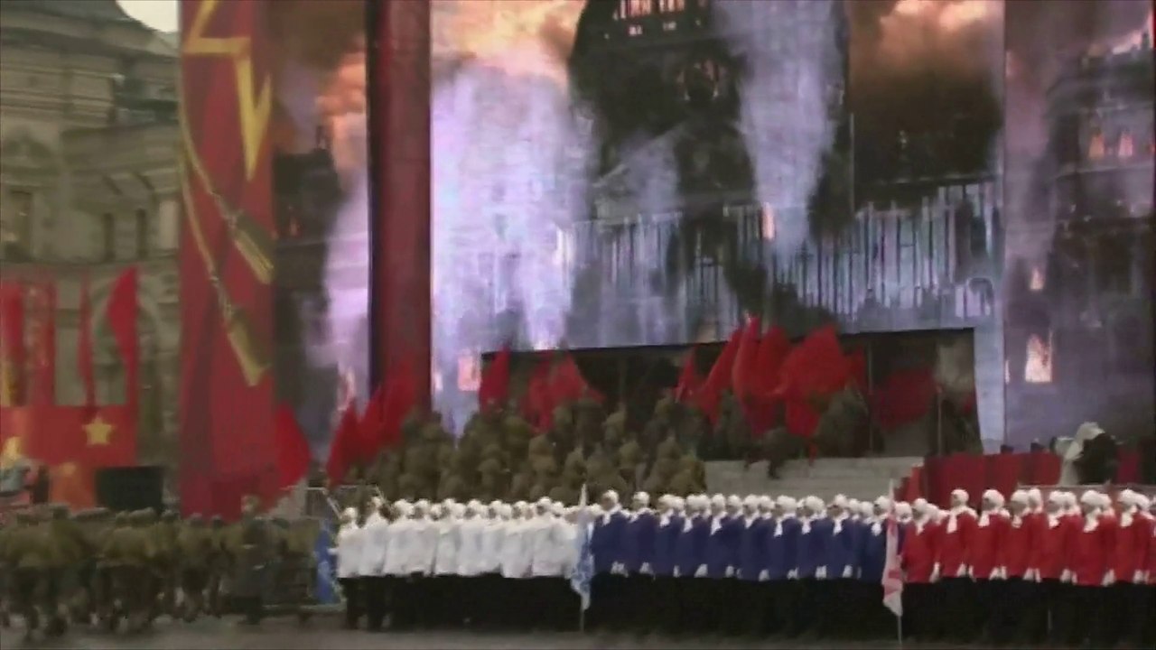 A Moscou des soldats rejouent la prise du Reich...