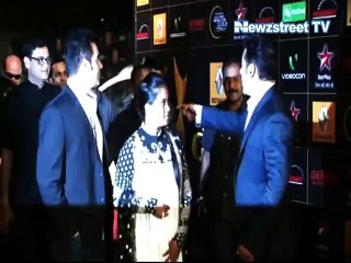 Salman Khan meets Modi to give wedding invitation