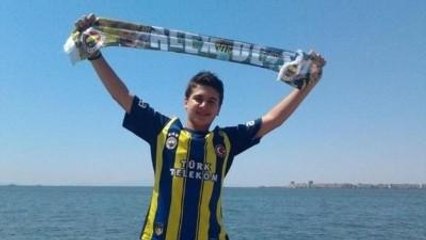 16 Yaşındaki Genç Son Nefesini Halı Sahada Verdi