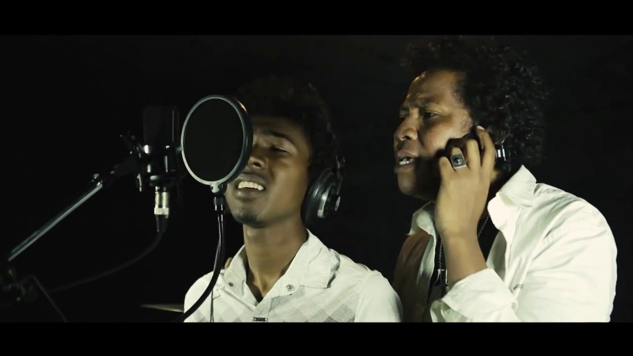 THEO RAKOTOVAO & FELLY   - Iza  (gasy - malagasy)