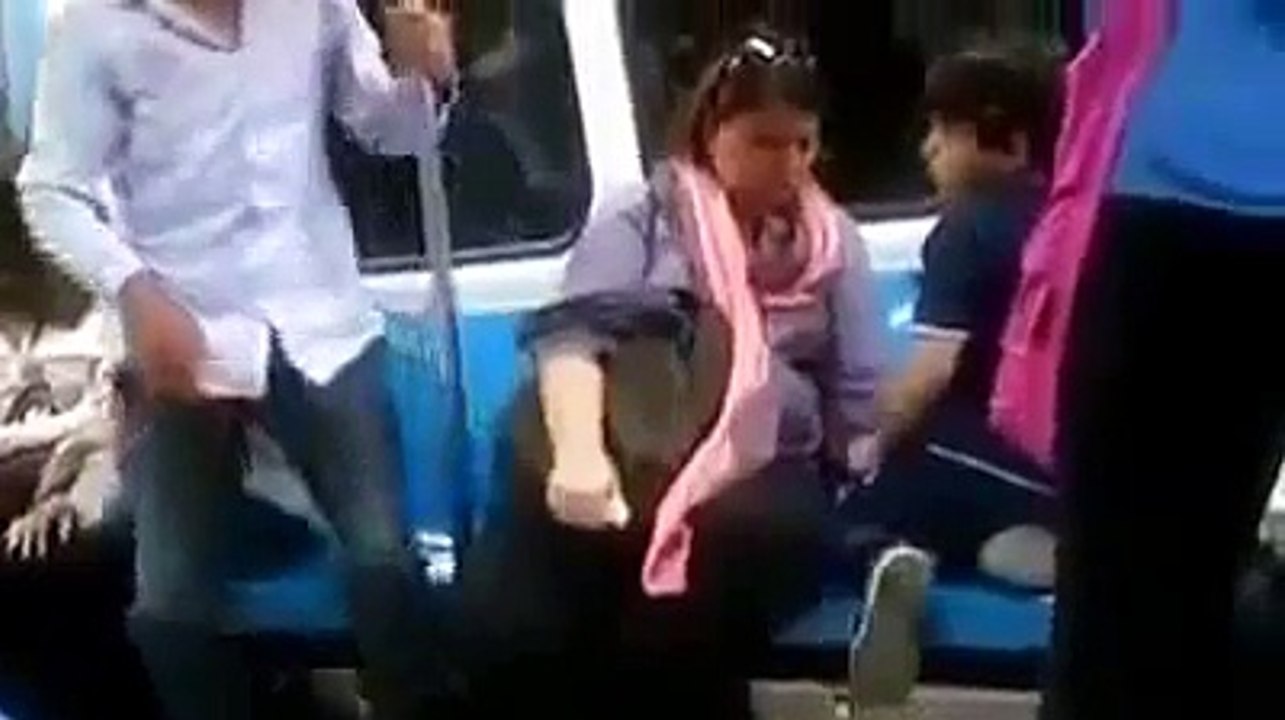 Metro'da Dayak Hak Etti ve Yedi