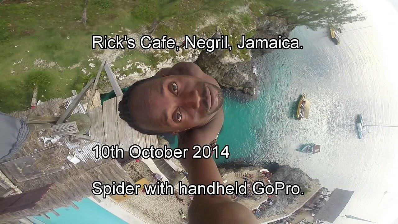 Un plongeur de falaise surnomé Spider saute de 25m de haut! Negril, Jamaica