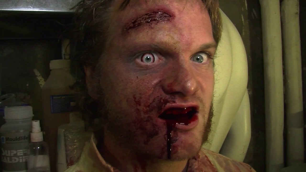 Zombie Walk à Paris : un maquilleur dévoile ses secrets