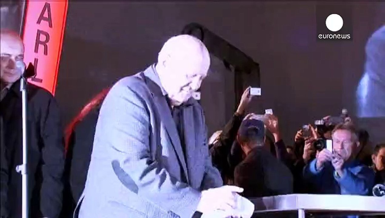 'Lichtgrenze' in Berlin erleuchtet
