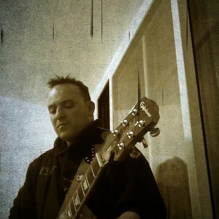 Encore une ptite compo , bientot une Jolie voix dessus !!