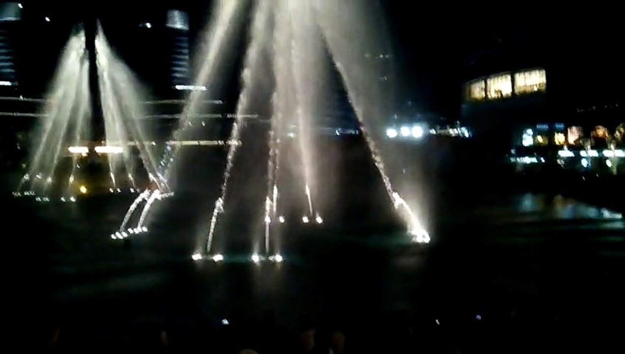 Dubai Water Fountain Show - Dubai Mall, Burj Khalifa