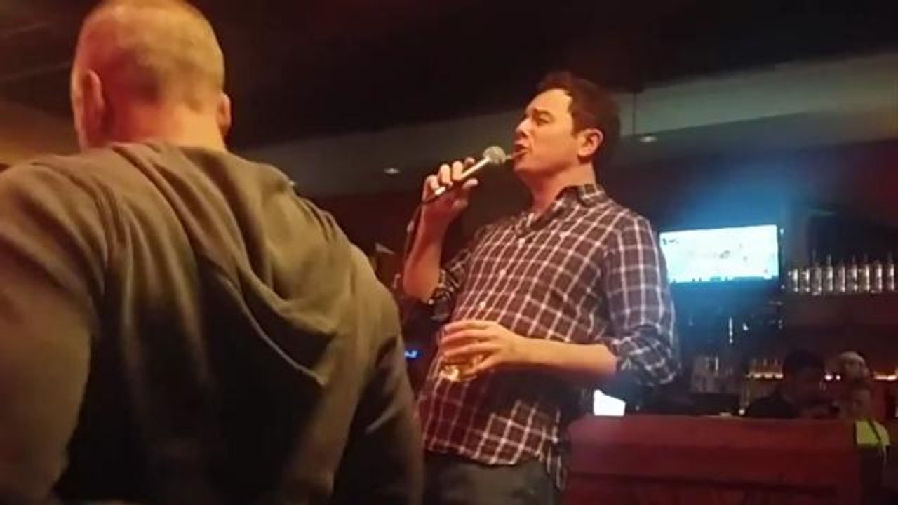 Seth MacFarlane Sings Frank Sinatra At Piano Bar