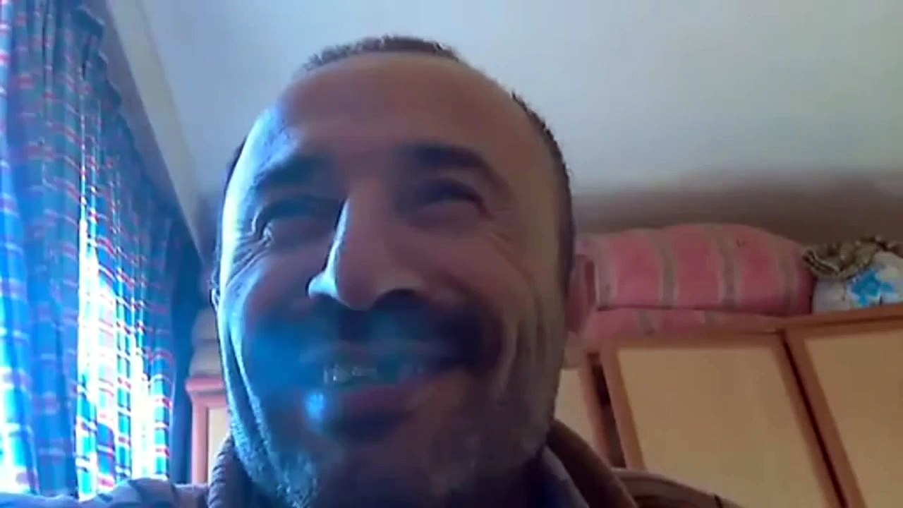 Hunharca Gülen Adam