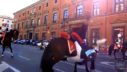 [+18 ~ Sexy Funny Girl]Spanish Royal Guard Fail - Fails World