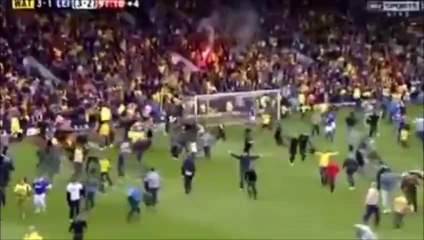 kontra atak gol olunca taraftarlar sahaya indi