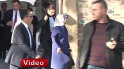 Başbakan Davutoğlu, Emir Sultan Türbesini Ziyaret Etti