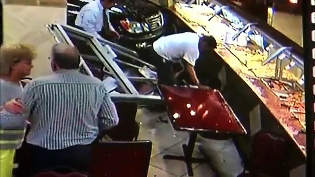 Un SUV se crashe dans un restaurant à Houston