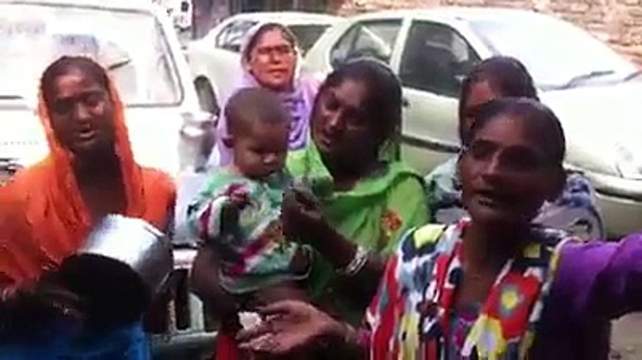 SUNNY LEONE BABY DOLL IN PAKISTAN MUST WATCH