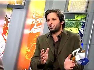 Shahid Afridi Telling Whether He Uses Facebook and Twitter or Not