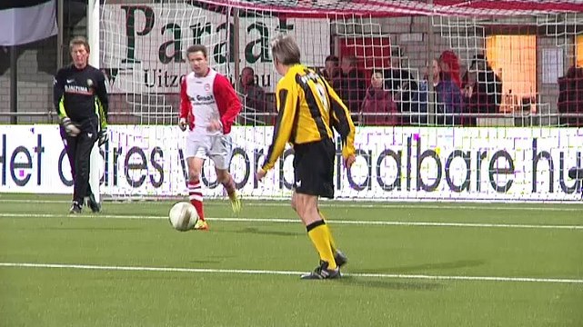 Spelers van weleer brengen eerbetoon aan Nanninga - RTV Noord