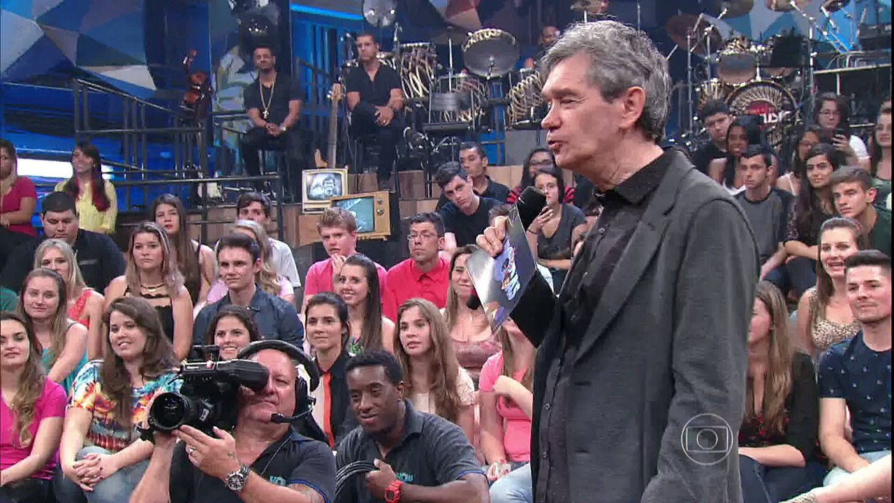 Sophia Abrahão conta que só assistiu às suas cenas após estreia da novela.