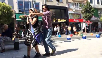 Bil Bakalım Ben Kimim Şakası!!