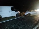 Pamukova'da Otomobille Kamyonet Kafa Kafaya Çarpıştı: 7 Yaralı