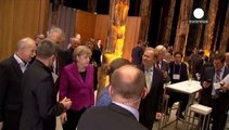 Merkel: 9 Kasım bize özgürlüklerin örtbas edilemeyeceğini gösterdi