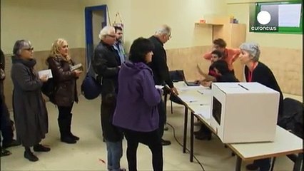 Spain: Voting begins in Catalonia 'independence' ballot