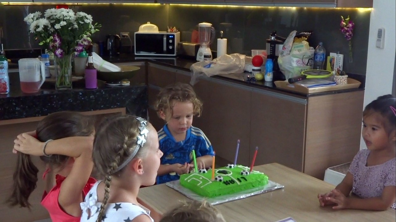 liam 4 ans  gateau chanson