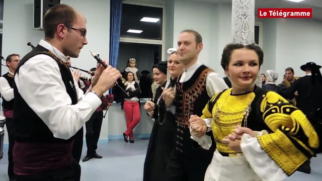 Beuzec-Cap-Sizun (29). Groupe des bruyères : on fête les titres !