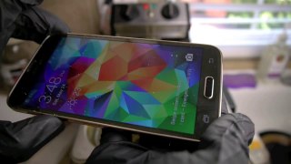 Samsung Galaxy S5 in Deep Fryer Test