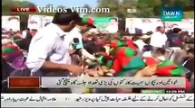 A Girl of Rahim Yar Khan Jalsa Saying 'go nawaz go' In Different Languages - VideosVim.com