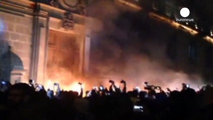 Mexico presidential palace attacked amid rage over missing students