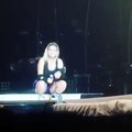 VIDEO - Emma Marrone scoppia a piangere sul palco