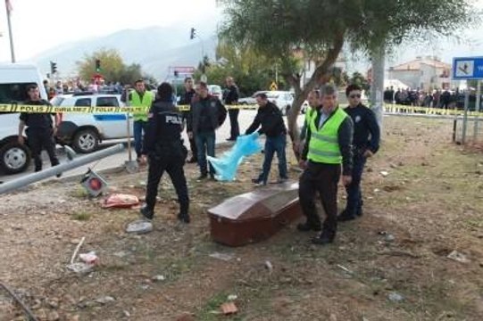 Kamyon, Yolcu Minibüsüne Çarptı: 2 Ölü, 4 Yaralı