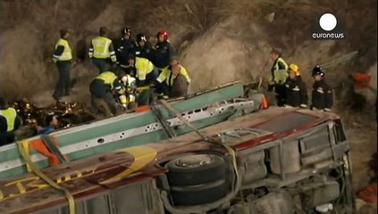 В Іспанії автобус виїхав з автостради і провалився в яр