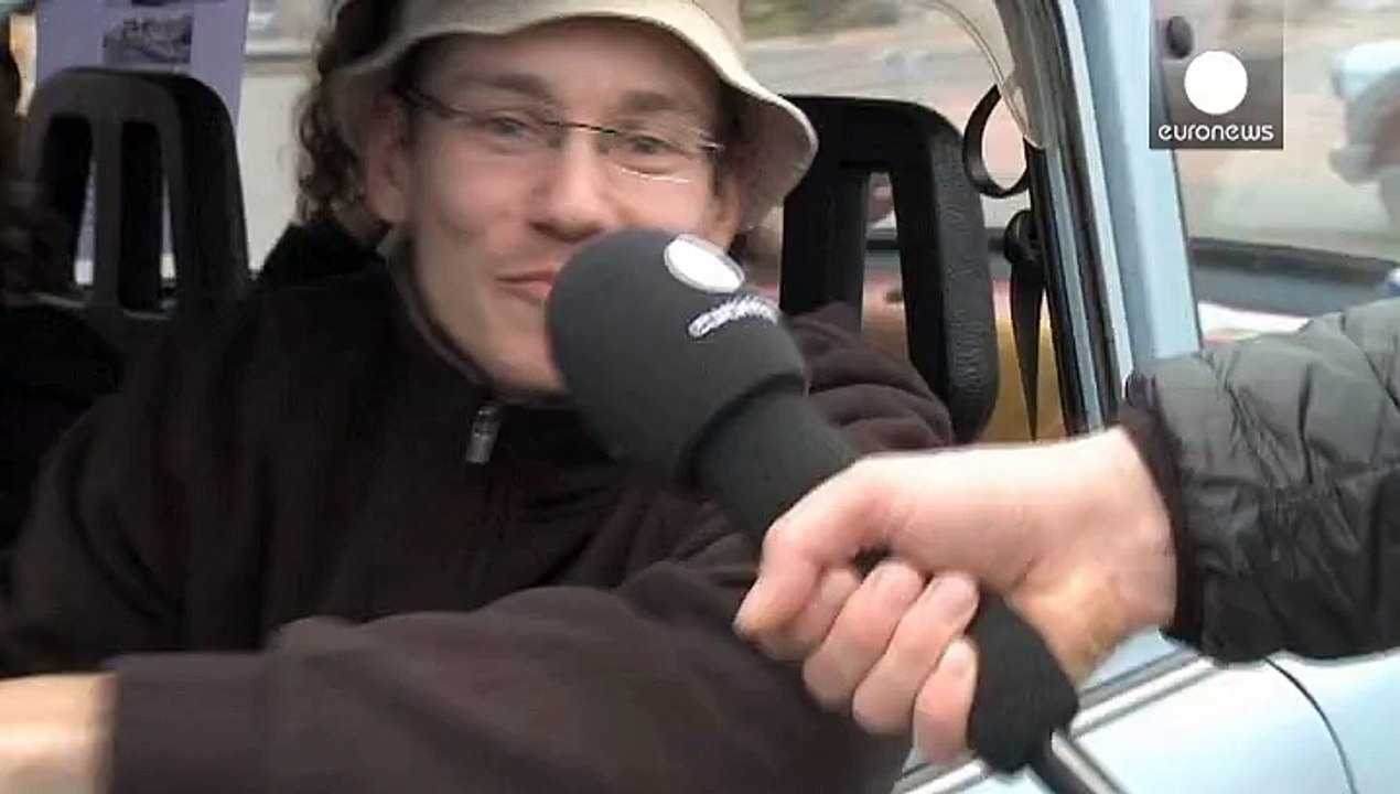 Kultige trabi-kolonne von ost nach west