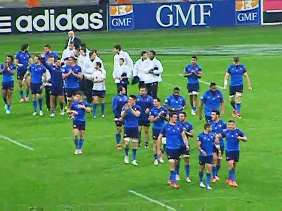 Axel et Julien (Cadets du co berre xv) tour d'honneur avec le XV de France le 8.11.2014 de France - Fidji