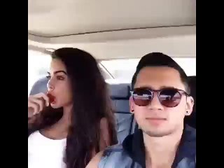 emniyet kemeri takmayınca demek ki böyle twerk yapılıyormuş.