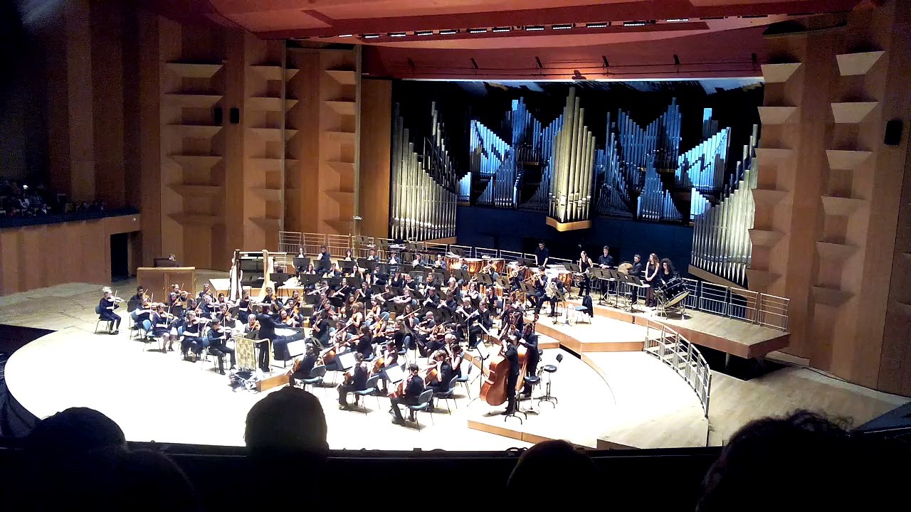 Edward ELGAR , Pompe et circonstance  par l'Orchestre des jeunes de l'Arc alpin