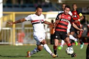Luis Fabiano e Kaká decidem e São Paulo vence Vitória
