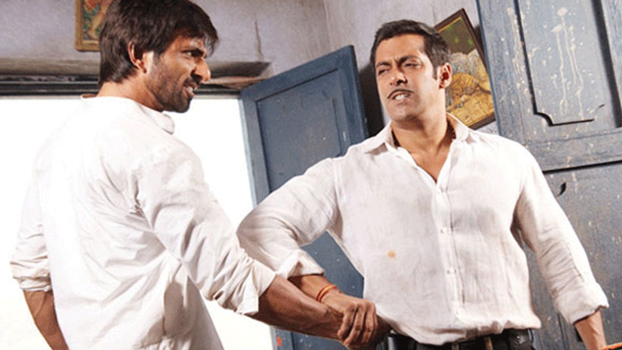 Salman Khan's Helping Hand To Sonu Sood In Dabangg